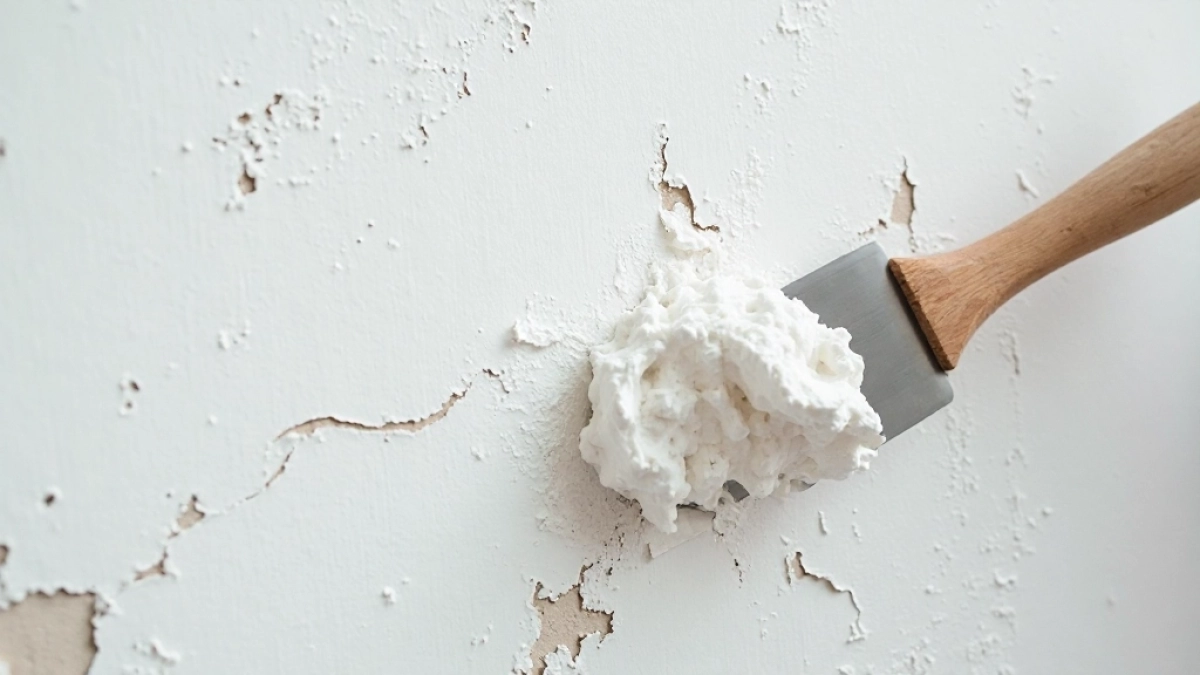 czy można szpachlować na farbę