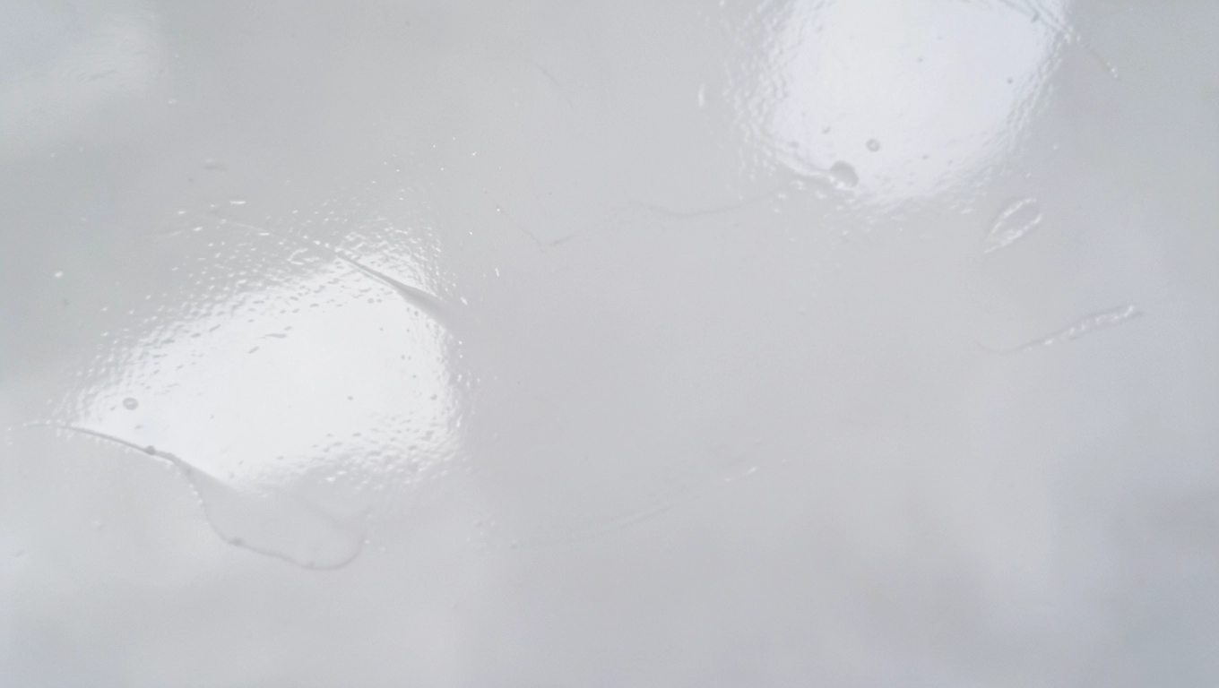 Schnięcie sufitu po pierwszej warście farby