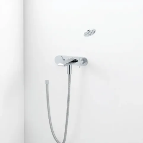 Bateria wannowa ścienna z prysznicem