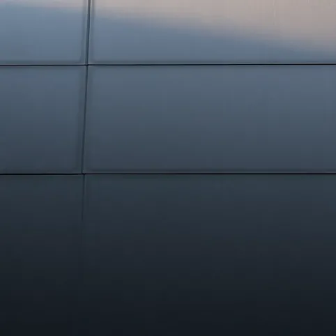 Ciemny tynk na elewacji