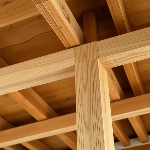 Co ile słupki w ścianie kolankowej