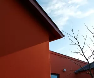 Czy gruntować elewację przed zimą