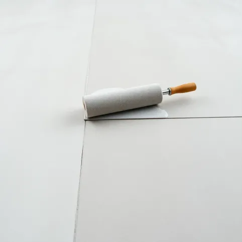 Czy gruntować wylewkę samopoziomującą pod płytki