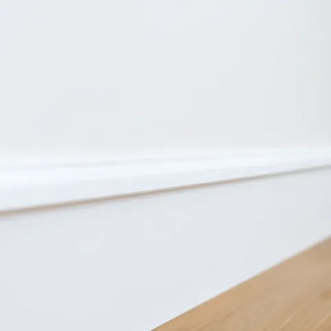 Czy malować akryl przy listwach