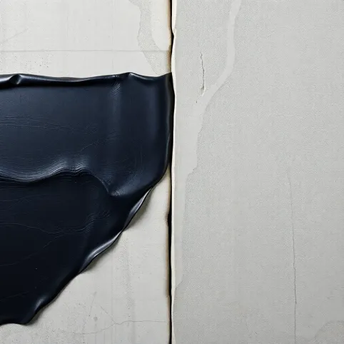 Czy na folię w płynie można kłaść tynk