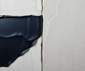 Czy na folię w płynie można kłaść tynk