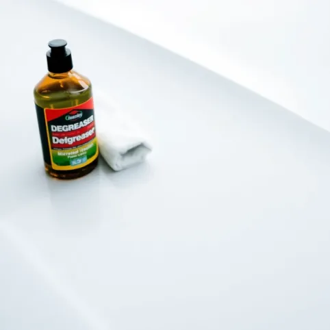 Czym odtłuścić lakier samochodowy przed malowaniem