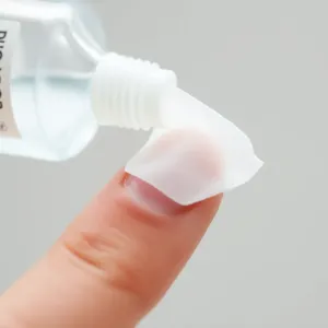 Czym odtłuścić płytki paznokcia przed malowaniem