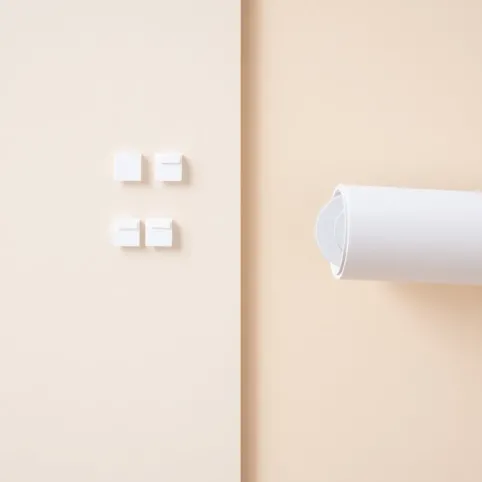 Czym przykleić plakat do ściany