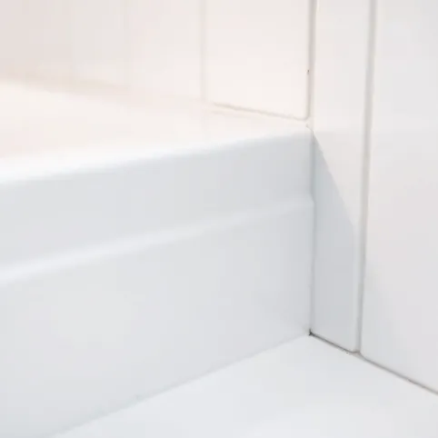 Czym uszczelnić brodzik przy ścianie