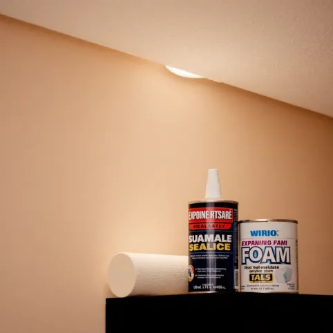 Czym wypełnić szczelinę między sufitem a ścianą