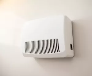 Grzejnik elektryczny ścienny z nadmuchem