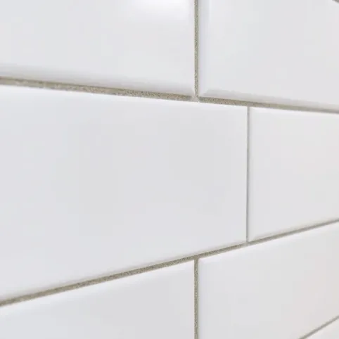 Ile schna płytki na ścianie