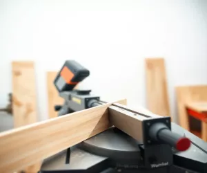 Jak ciąć listwy przypodłogowe pod kątem