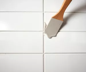 Jak fugować płytki na ścianie