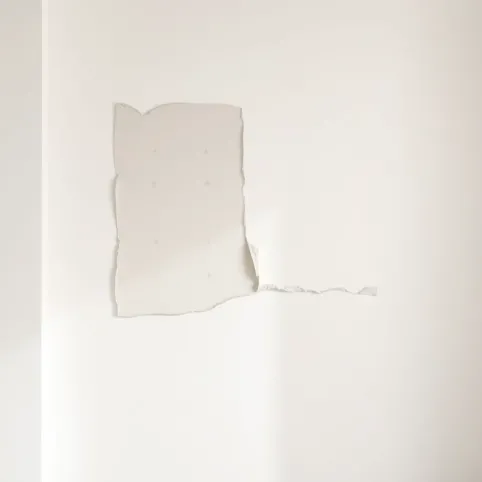 jak kłaść regipsy na ścianę