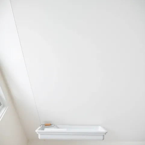 Jak malować sufit wałkiem bez smug