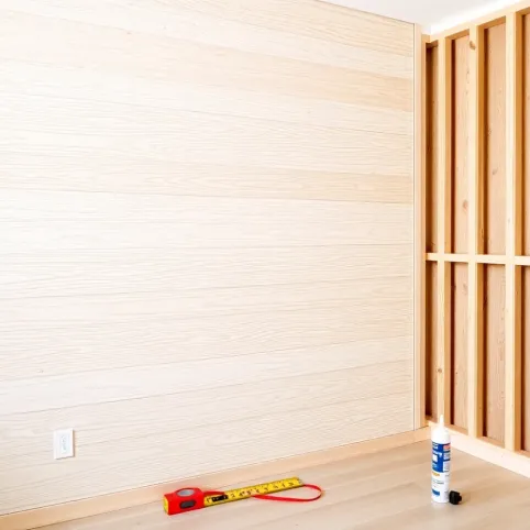 Jak położyć panele podłogowe na ścianie
