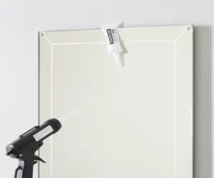 Jak przykleić lustro do pomalowanej ściany
