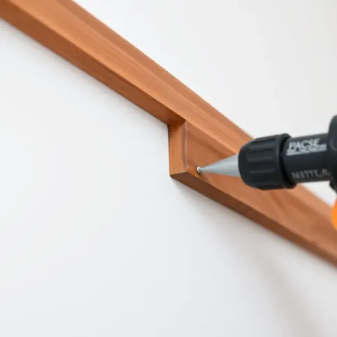 Jak przymocowac listwy drewniane do ściany