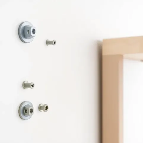 Jak przymocować łóżko piętrowe do ściany