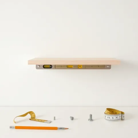 Jak przymocować półki do ściany