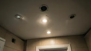 Jak rozmieścić halogeny na suficie