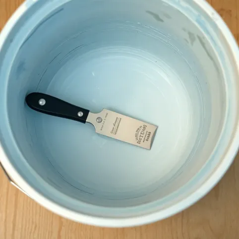 Jak wyczyścić wiadro po farbie