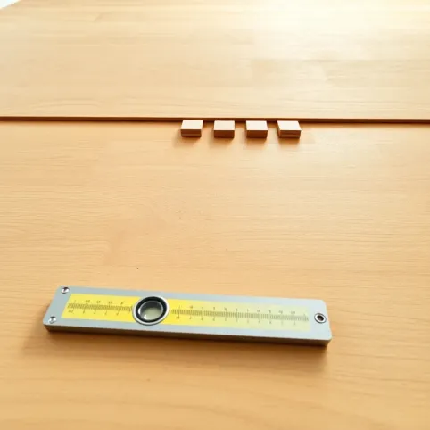 Jak wyrównać podłogę pod panele bez wylewki