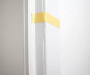 Jak zabezpieczyć drzwi przed tynkami