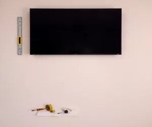 Jak zamontować telewizor na ścianie