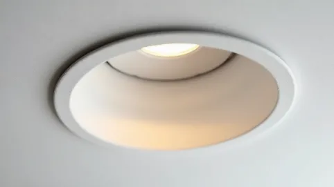 Jaki otwór pod halogeny sufitowe