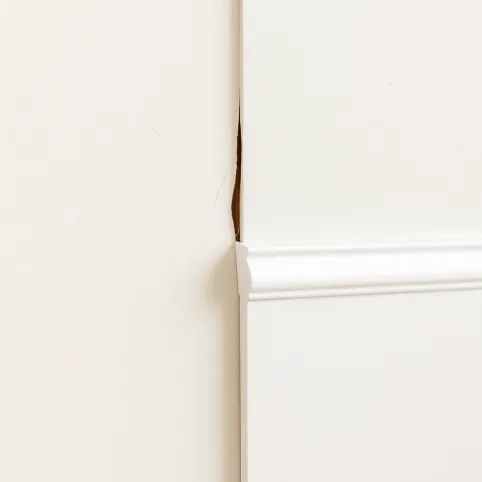 Jakie listwy przypodłogowe do krzywych ścian