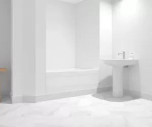 Jakie listwy przypodłogowe do łazienki