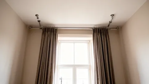 karnisze przykręcane do sufitu