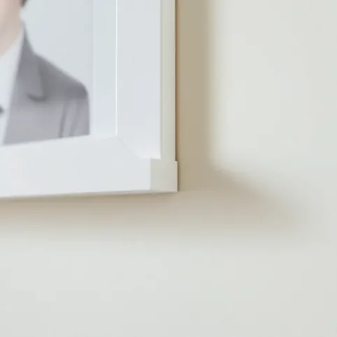 Klej montażowy do ściany