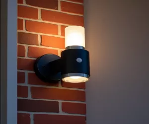 Lampa ścienna z czujnikiem ruchu i zmierzchu