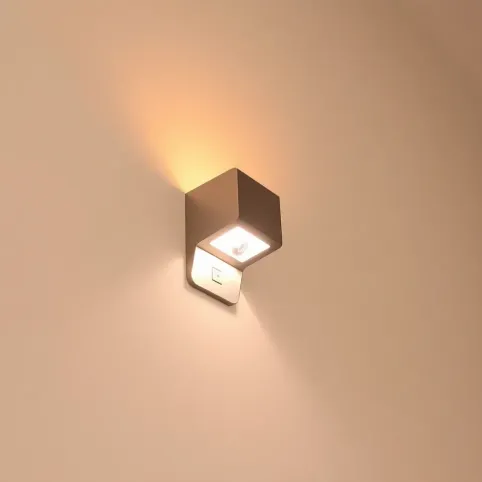 Lampa ścienna z czujnikiem ruchu wewnętrzna