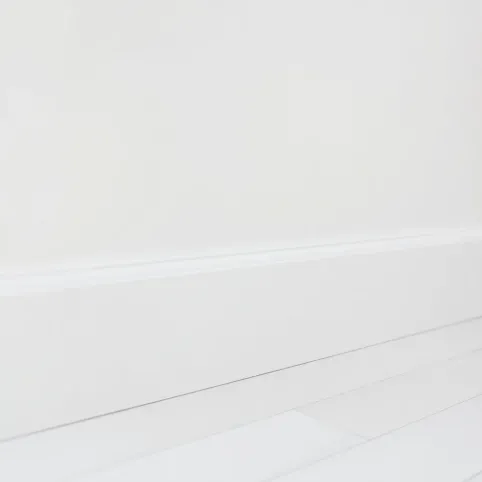 Listwy przypodłogowe zlicowane ze ścianą