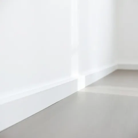 Listwy przypodłogowe zlicowane ze ścianą Montaż