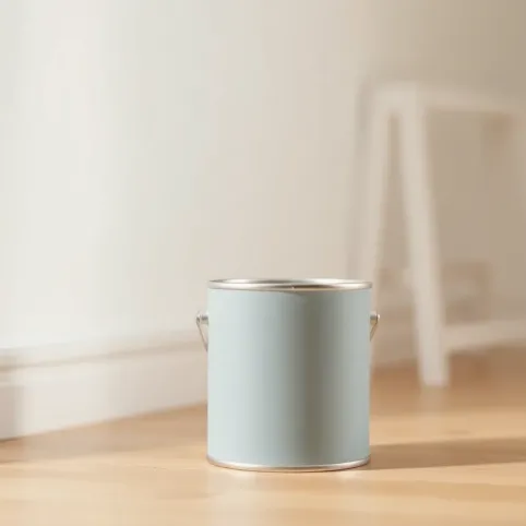 Mała puszka farby do ścian