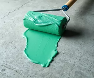 Malowanie chlorokauczukiem wałkiem
