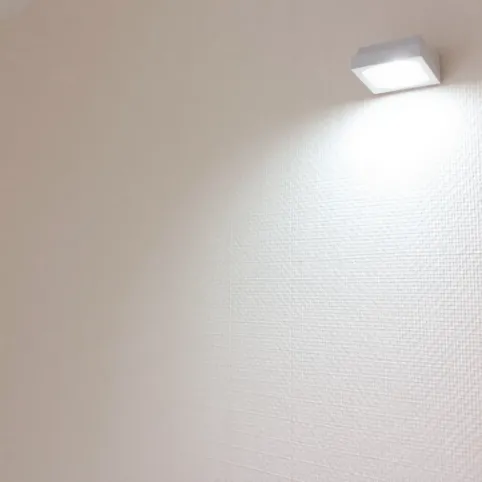 Malowanie tapety z włókna szklanego