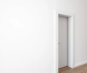 Montaż drzwi ukrytych w ścianie GK