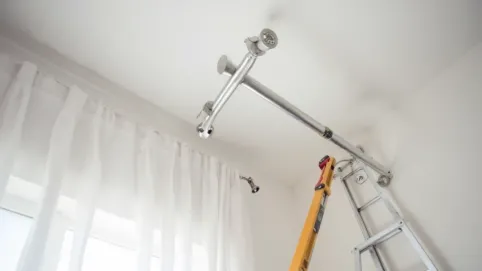 Montaż karnisza sufitowego