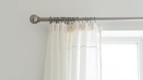 montaż karniszy bez wiercenia