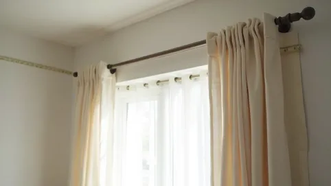 Montaż karniszy odległości