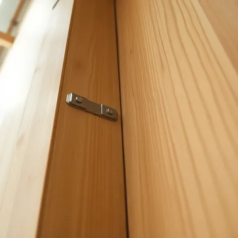 Montaż paneli ściennych na klamry