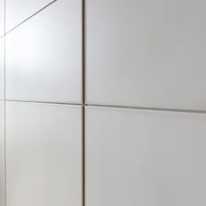 Montaż płytek na ścianie bez kleju