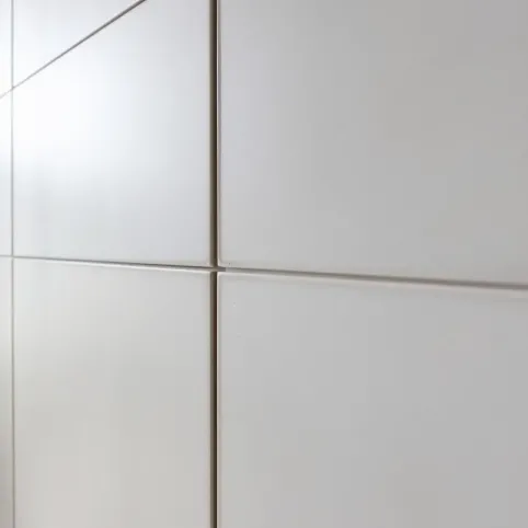 Montaż płytek na ścianie bez kleju